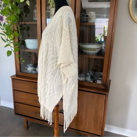 Do everything in Love Brand Open Knit Kimono with Fringe Tassels - Picture 3 of 7